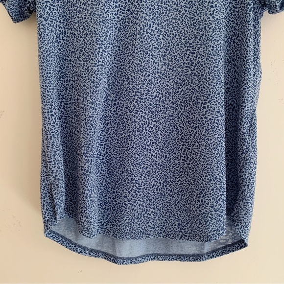 Athleta Breezy Scoop Cheetah Print Top Large Short Sleeve Blue - Picture 4 of 9